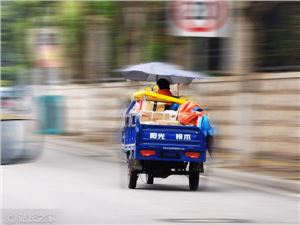 网易云音乐下线所有明星艺人榜单；微信规范财经类自媒体帐号；多家快递公司集体上调派费
