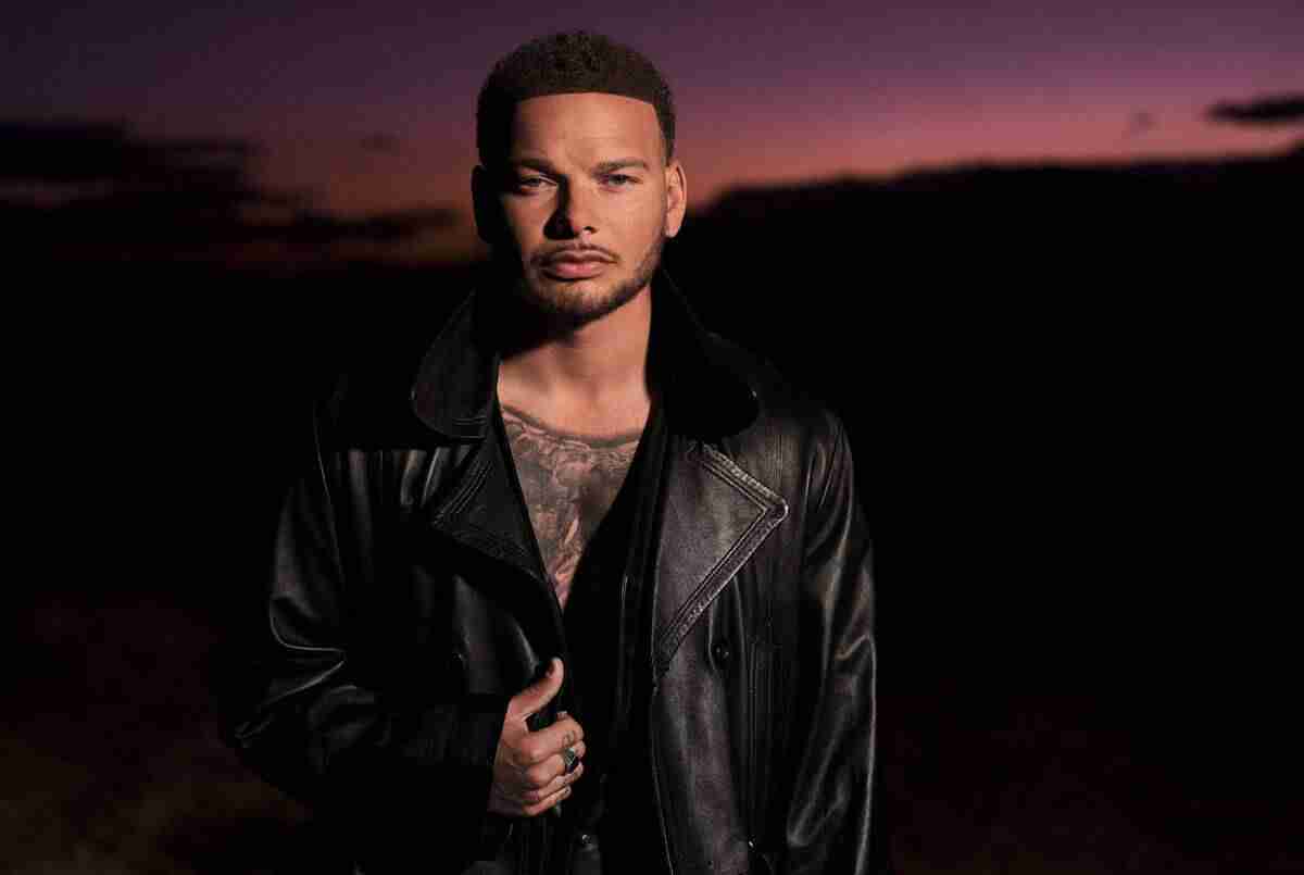 凯恩·布朗（Kane Brown）在“代币伴郎”（TGate.ion Groomsman）中首次亮相。